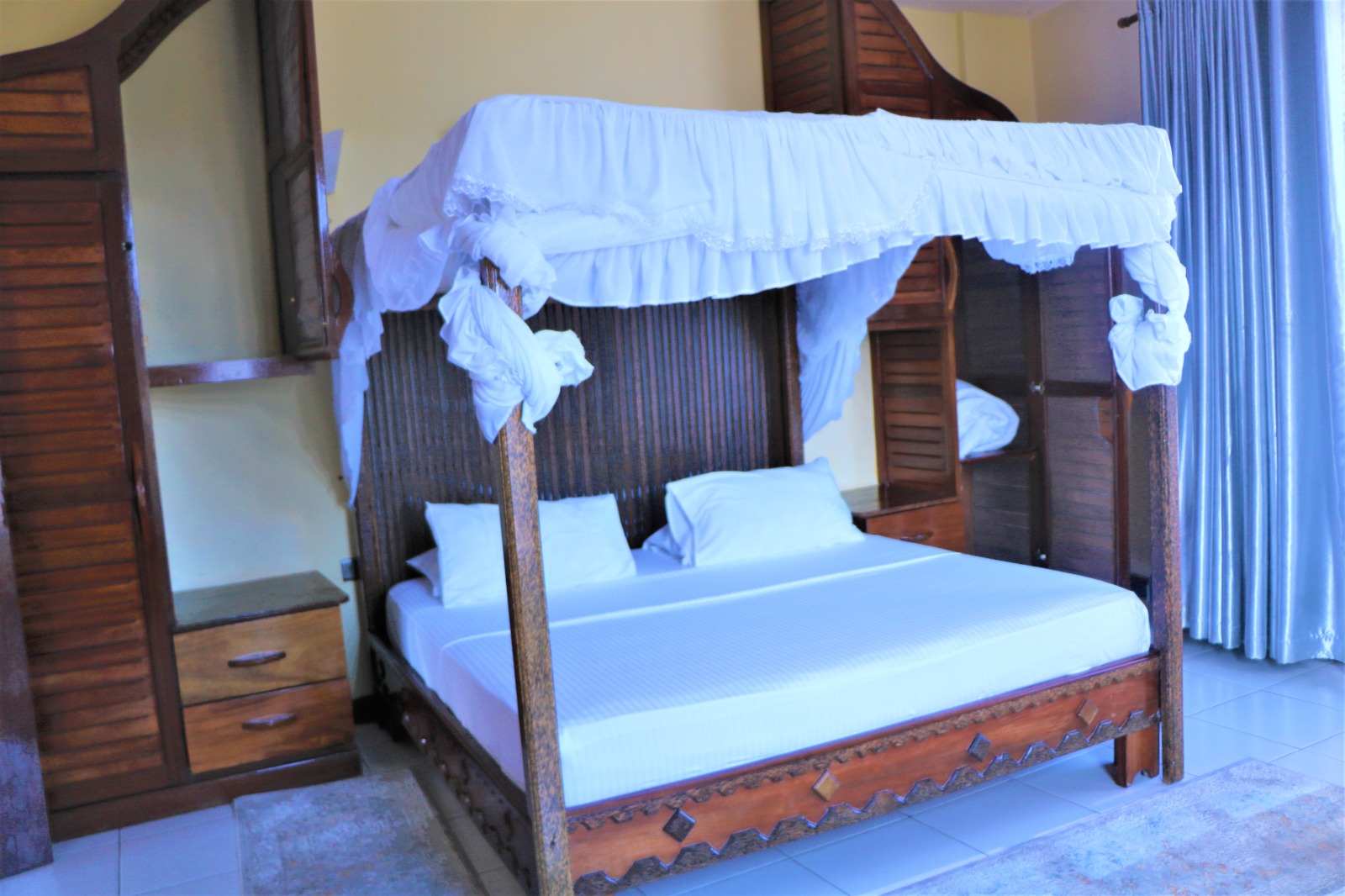 Spacious 2 bedroom beachfront in Mombasa-Malindi R. Affordable furnished Hotel for vacation in Nyali Road | Zuru Life Africa