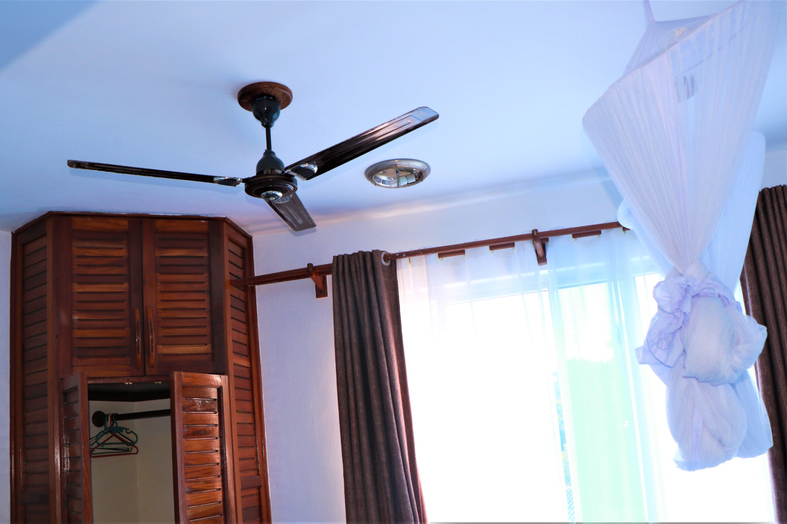 Twin bed vacation apartment in Pirates Beach. Affordable furnished Hotel for vacation in Mombasa | Zuru Life Africa