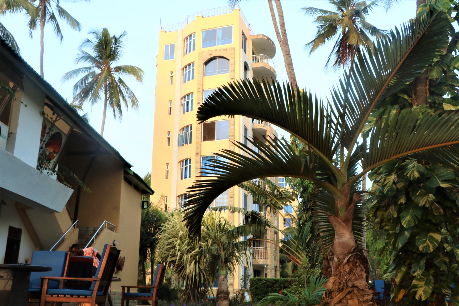 Twin bed vacation apartment in Pirates Beach. Affordable furnished Hotel for vacation in Mombasa | Zuru Life Africa