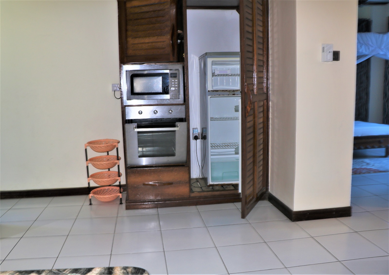 Beach front 2bedroom vacation apartment in Mombasa. Affordable furnished Hotel for vacation in Mombasa | Zuru Life Africa